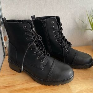 Target Universal Thread Boots